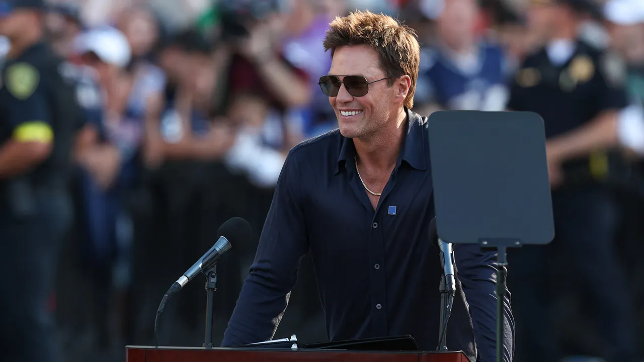 Tom Brady jokes about the Jets during his speech at the statue unveiling ceremony