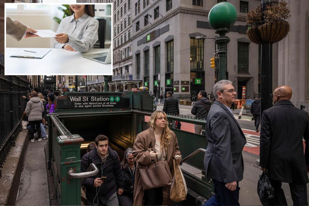 Traders on Wall Street set to receive bonuses that could be 30% larger: report