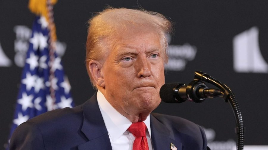 Trump speaks out against his critics before meeting with Zelensky