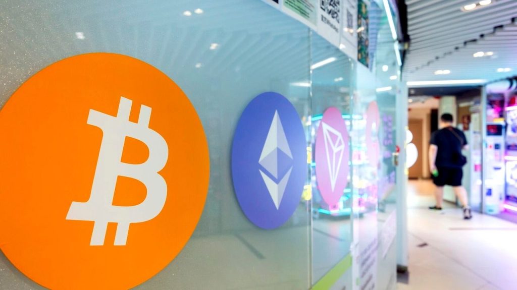 Trump's 401(k) directive could broaden high-risk retirement investment choices