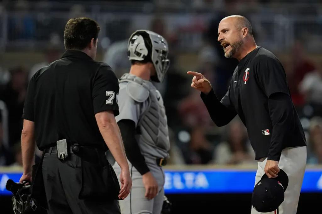 Twins' Rocco Baldelli criticizes umpire before being thrown out
