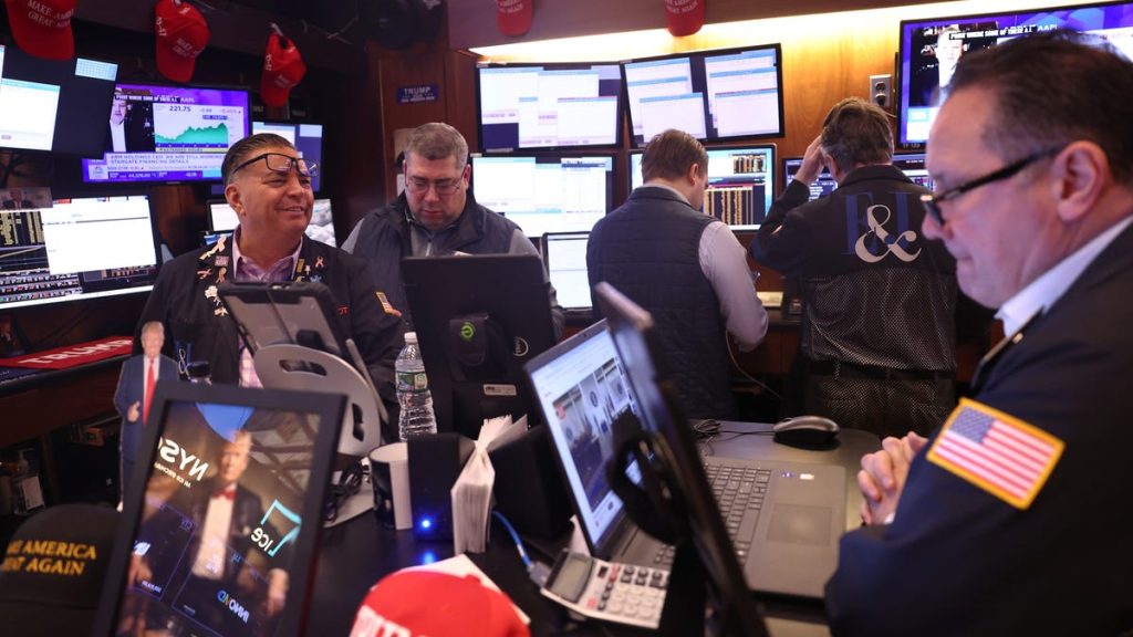 US stocks start slightly lower, reflecting on last week's gains ahead of Fed meeting and earnings.