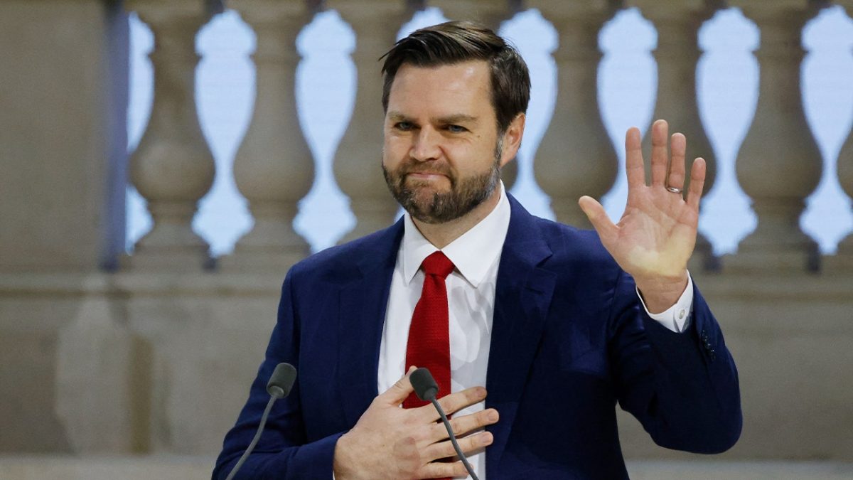 Vice president visits soldiers at UK military base