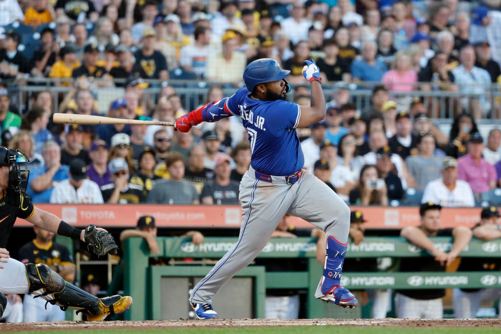Vladimir Guerrero Jr. of the Blue Jays leaves due to hamstring tightness