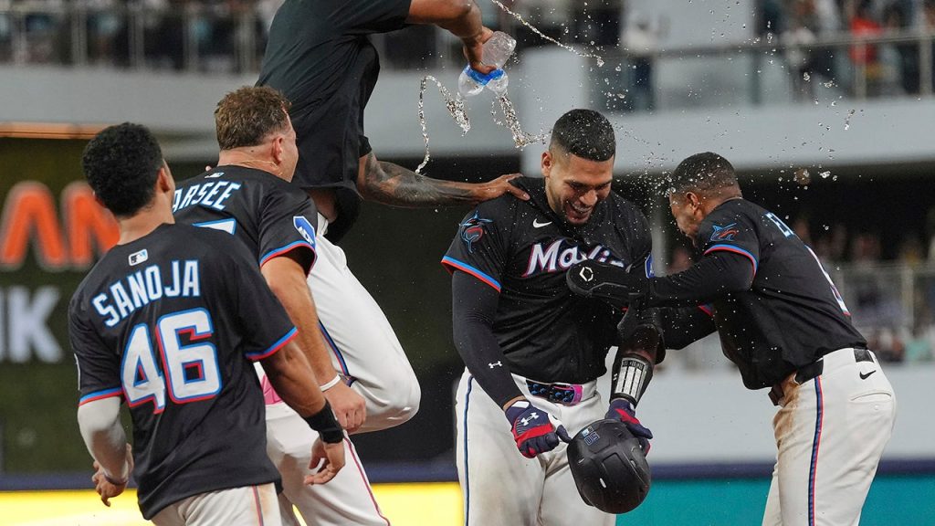Yankees' new bullpen falters in first games, losing lead to Marlins