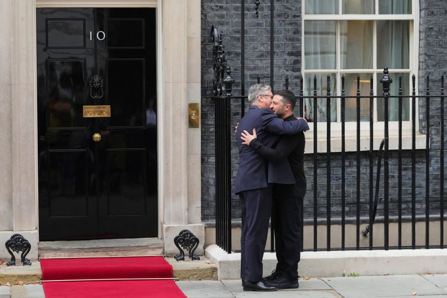 Zelenskyy meets with UK leader Starmer as Europe braces for the Trump-Putin summit