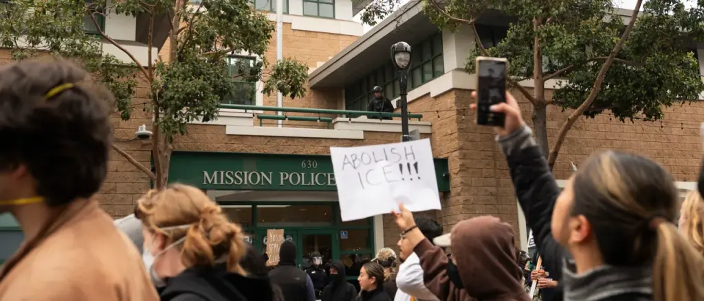 ‘Going To Hurt You!’: Rioter Reportedly Threatens ICE Agent’s Family While Crowd Attacks Officers