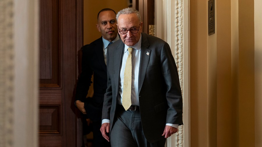 Schumer and Jeffries call for a meeting with Trump to prevent a government shutdown