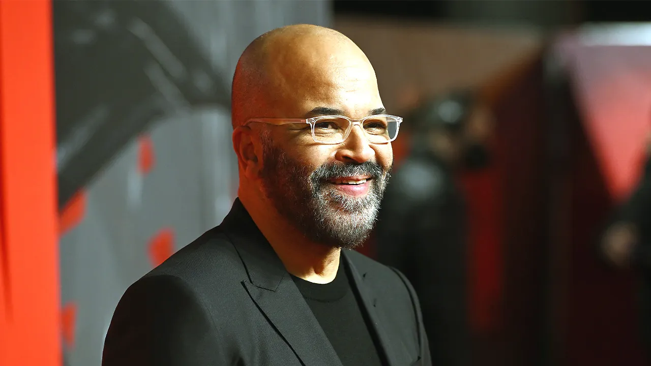 Actor Jeffrey Wright defends his casting in 'The Batman' against critics.