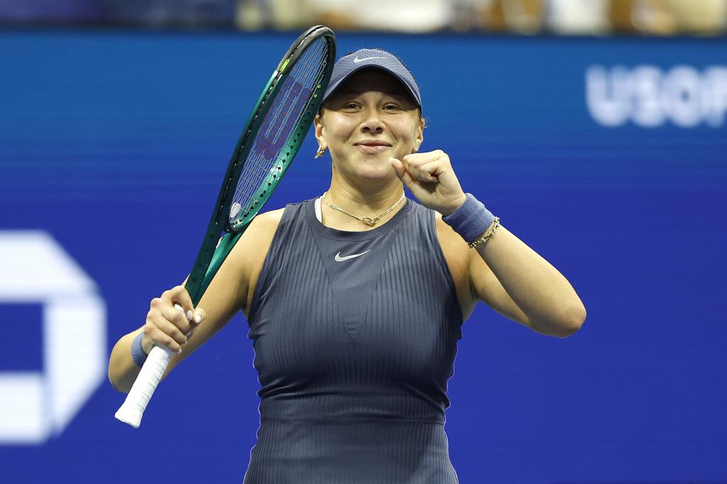 Amanda Anisimova advances to the US Open quarterfinals for a rematch with Iga Swiatek