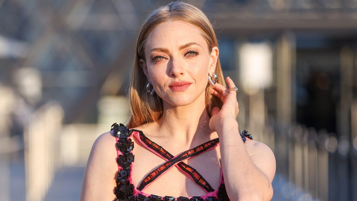 Amanda Seyfried clarifies her remarks about Charlie Kirk after receiving backlash