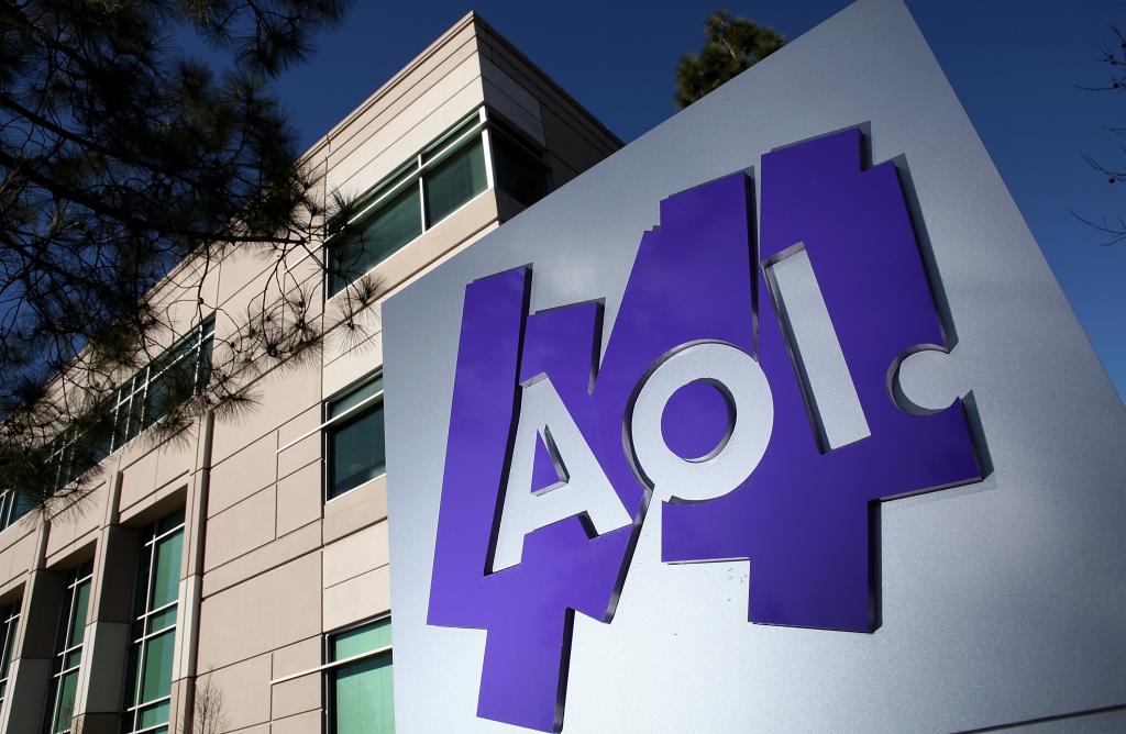 Apollo considers selling AOL, which may price the company at $1.5 billion.