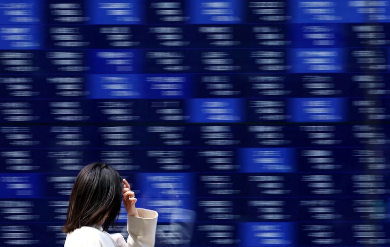 Asian stocks rise due to AI boom, gold reaches new highs