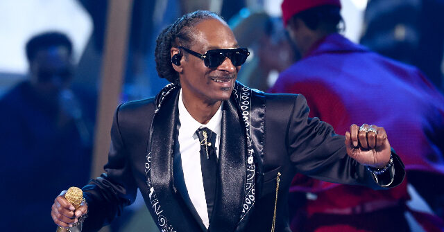 Australian Football League Supports Snoop Dogg's Upcoming Show Despite Criticism of 'Lightyear' from Disney