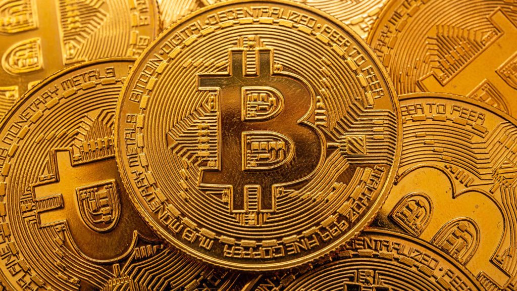 Bitcoin is showing an inverse head-and-shoulder pattern as Fed rate cuts approach.