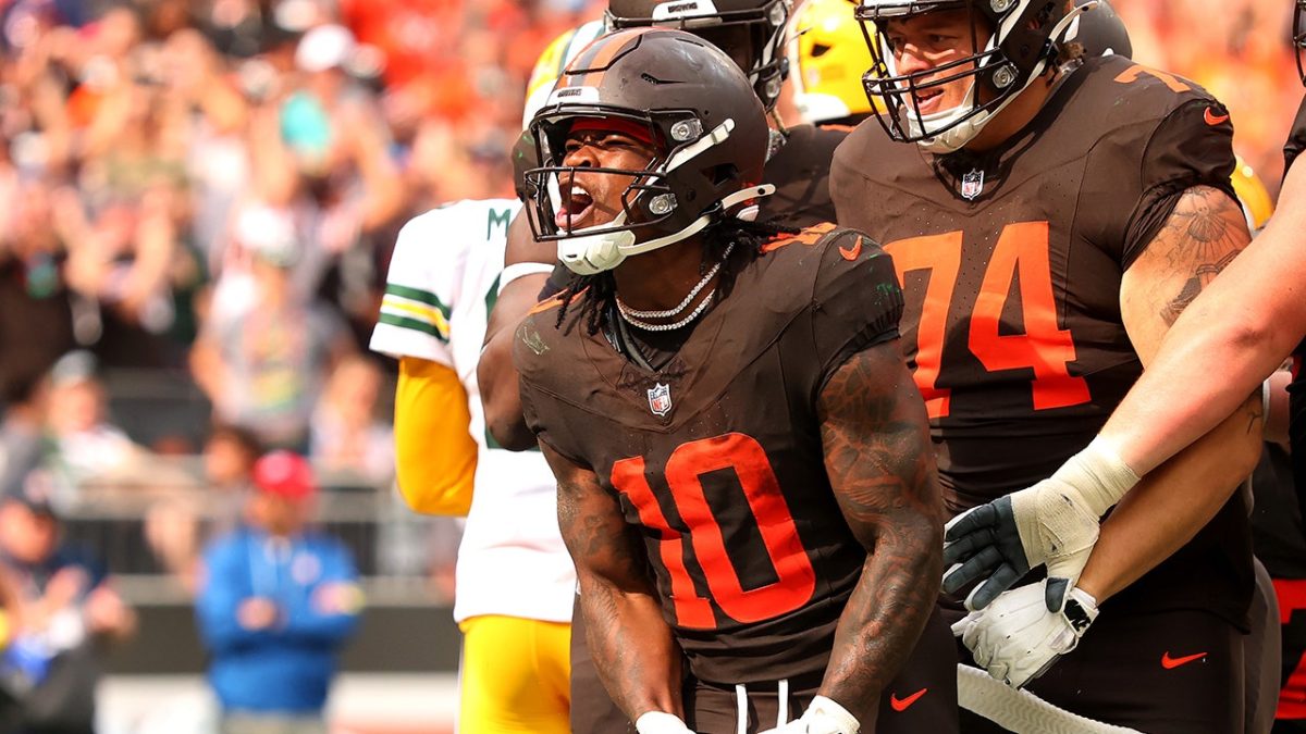 Browns surprise Packers with a thrilling last-minute field goal for their first victory