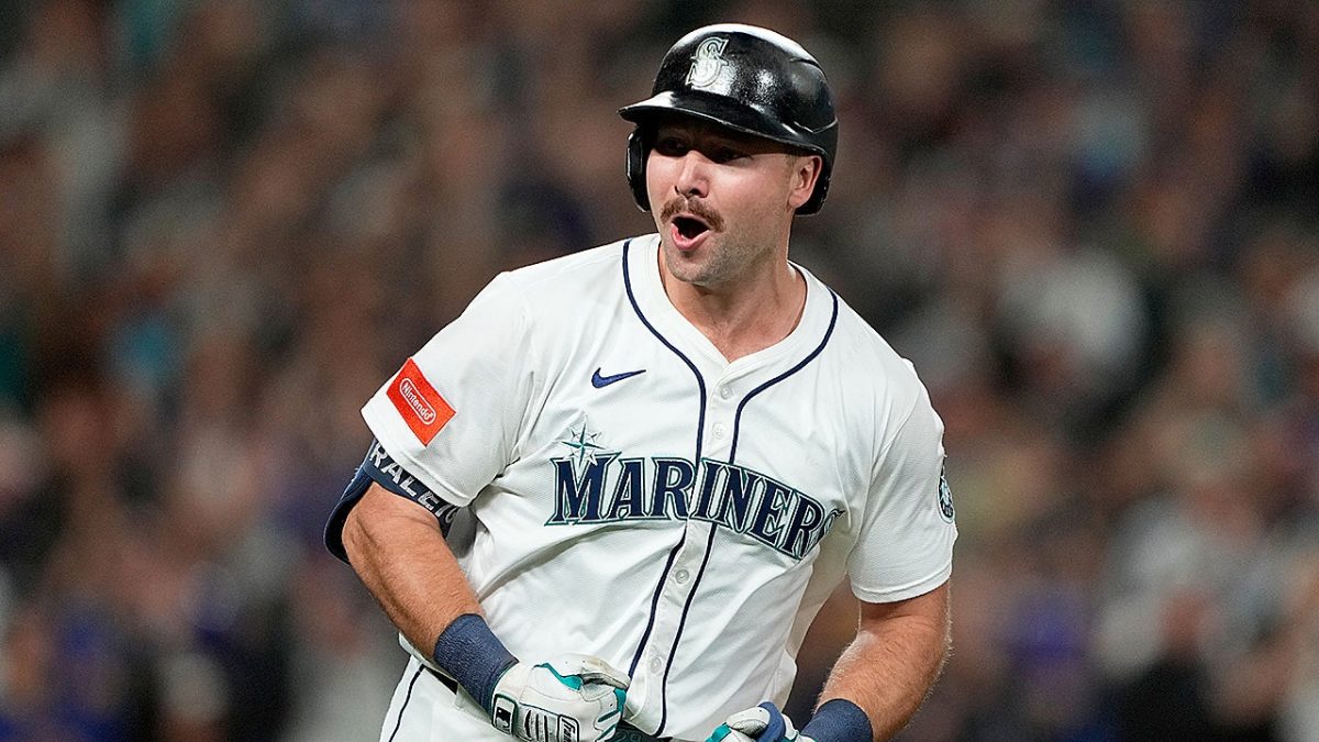Cal Raleigh scores his 60th home run as Mariners secure AL West title