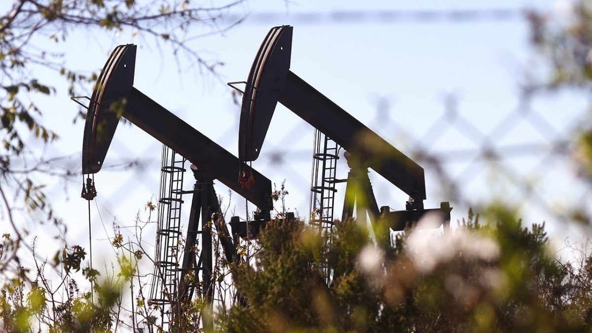 California accelerates approval for 2,000 oil wells to prevent oil companies from leaving.
