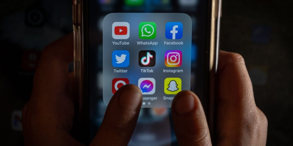 Caught in exhaustion: Understanding how we use the internet to ensnare ourselves in distractions