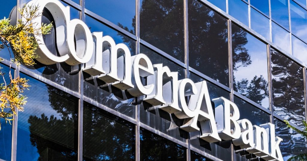 Comerica, facing pressure to sell, argues for its independence