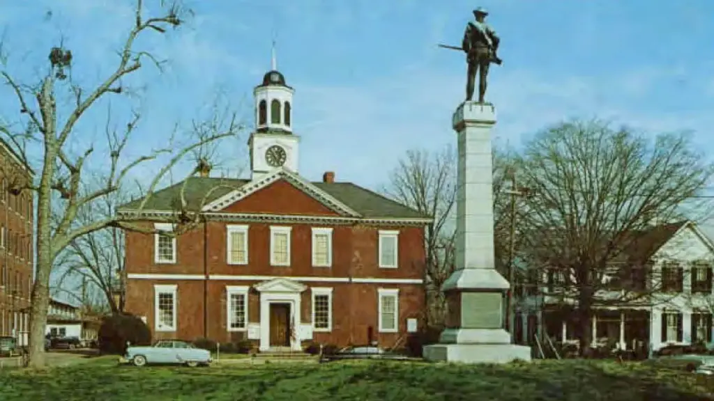 Confederate statue taken down in Edenton, North Carolina, for moving.