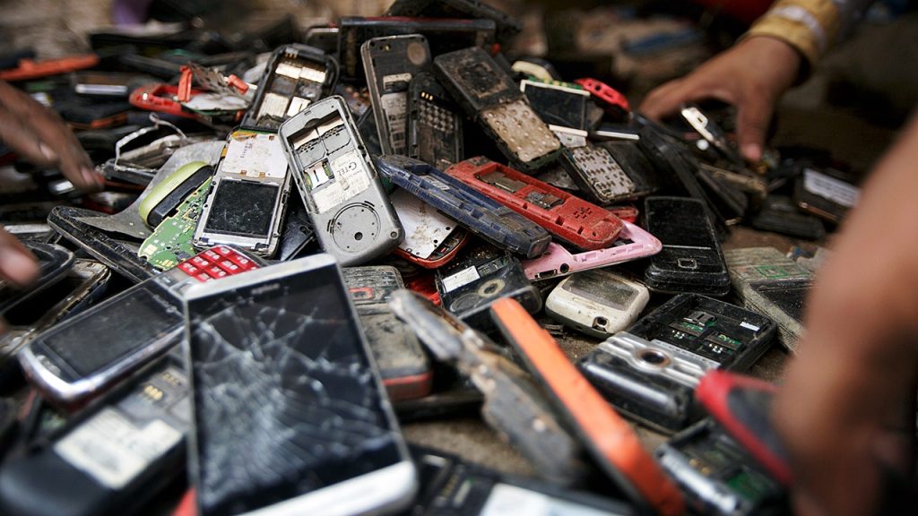 Cooking oil can extract silver from discarded phones and electronic waste