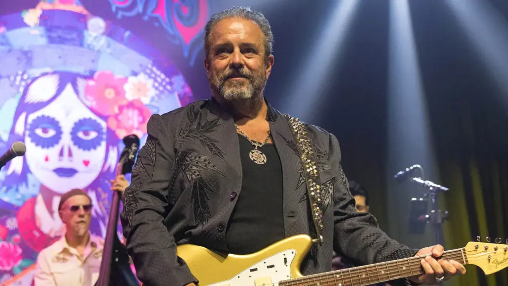 Country artist Raul Malo announces unusual cancer issue, cancels Mavericks tour.