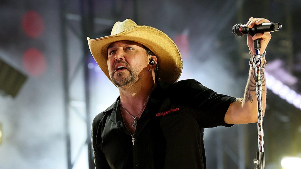 Country singer Jason Aldean pays tribute to Charlie Kirk after the murder in Utah.