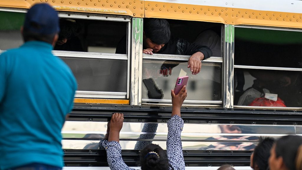 Court stops the deportation of many Guatemalan children