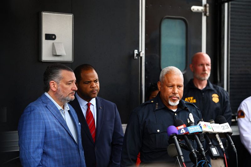 Dallas Police disclose suspect's messages against ICE during press briefing