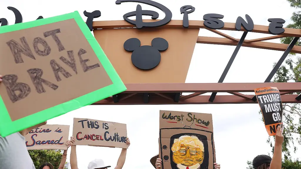 Demonstrators gather outside Disney Studios in response to Jimmy Kimmel's suspension