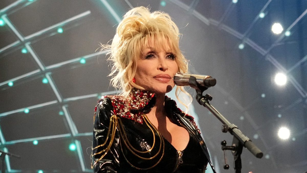 Dolly Parton delays Las Vegas concerts because of medical treatments