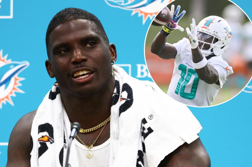 Dolphins players communicate with Tyreek Hill through captain voting