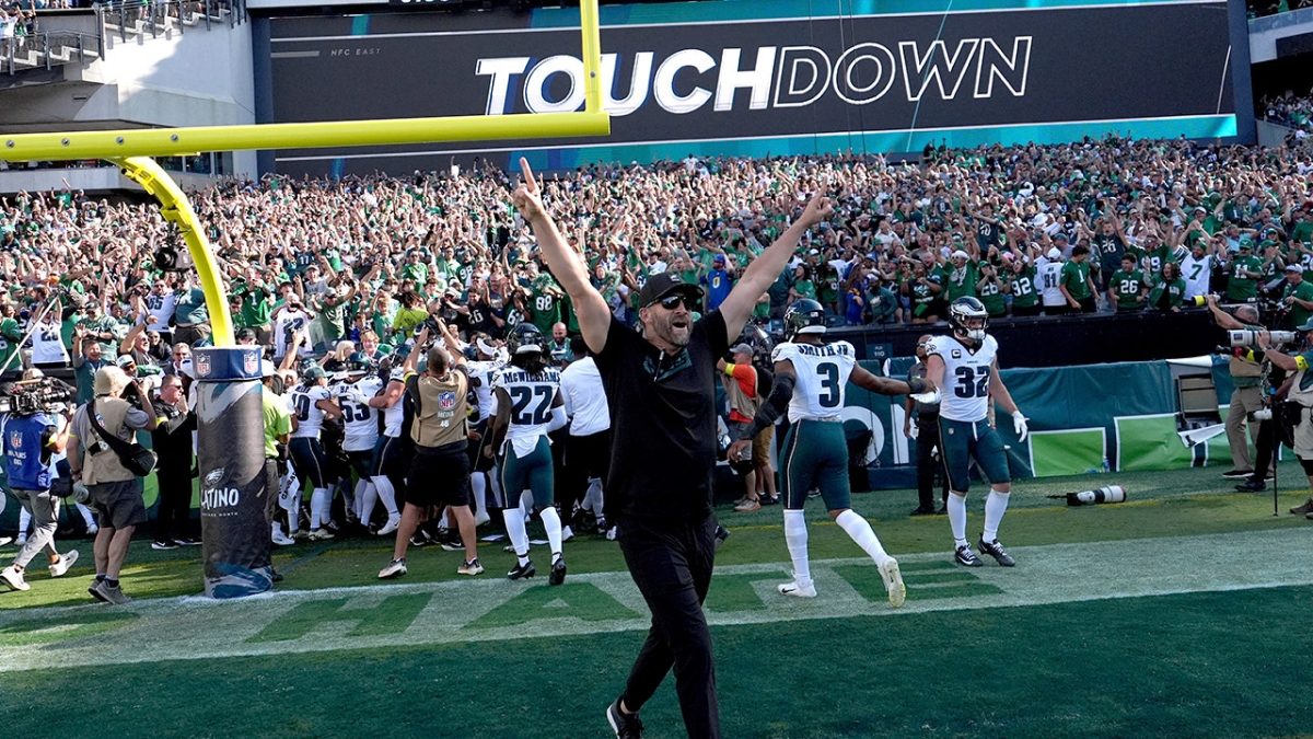 Eagles' Jordan Davis scores a touchdown by returning a blocked field goal