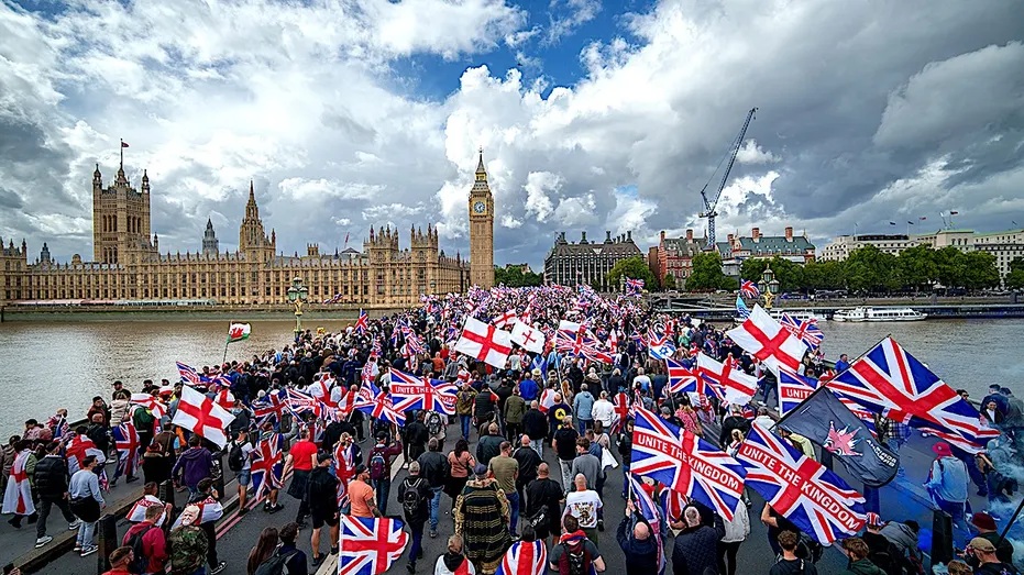 Elon Musk reenters UK politics, supports the leader of a new right-wing party, and mocks an opponent.