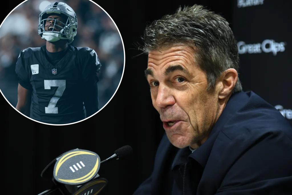 Fans are urging ESPN to allow Chris Fowler some time away after his difficult 'MNF' broadcast.