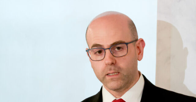 Fed Governor Stephen Miran Indicates Interest Rates Are Tightening the Job Market