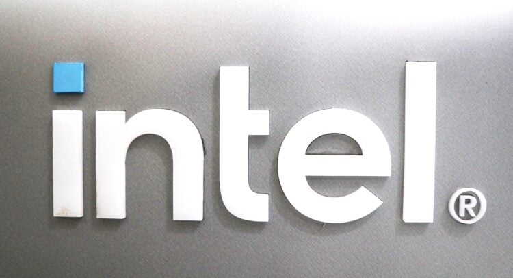 Forecast for Intel Stock Becomes Unclear, Shares Decline