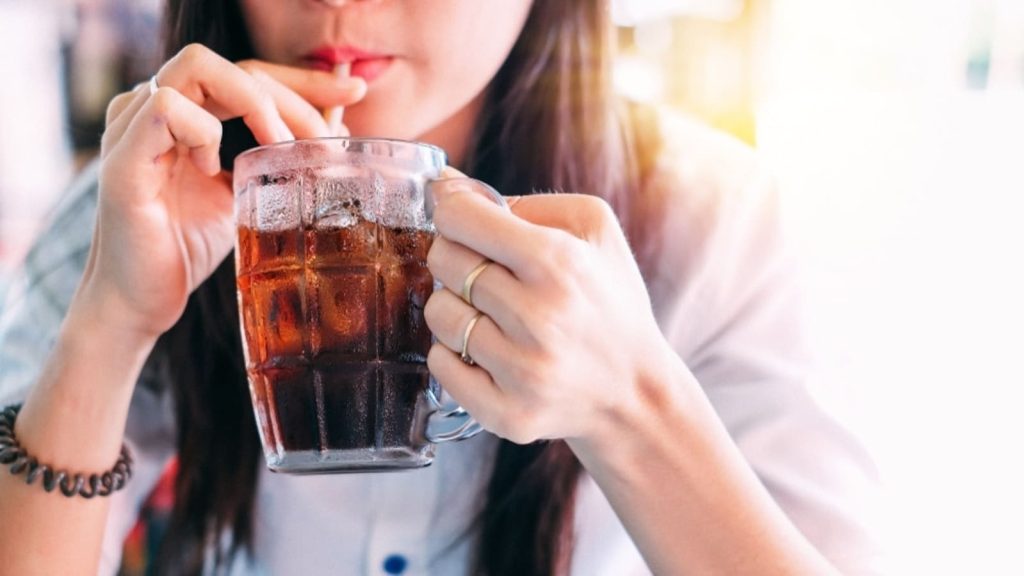 Gastroenterologist warns that consuming just one soda daily may result in advanced fatty liver by age 30: ‘Even young, healthy individuals…’