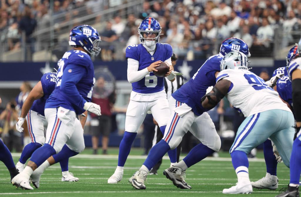 Giants introduce Jaxson Dart as the quarterback of the future in his NFL debut