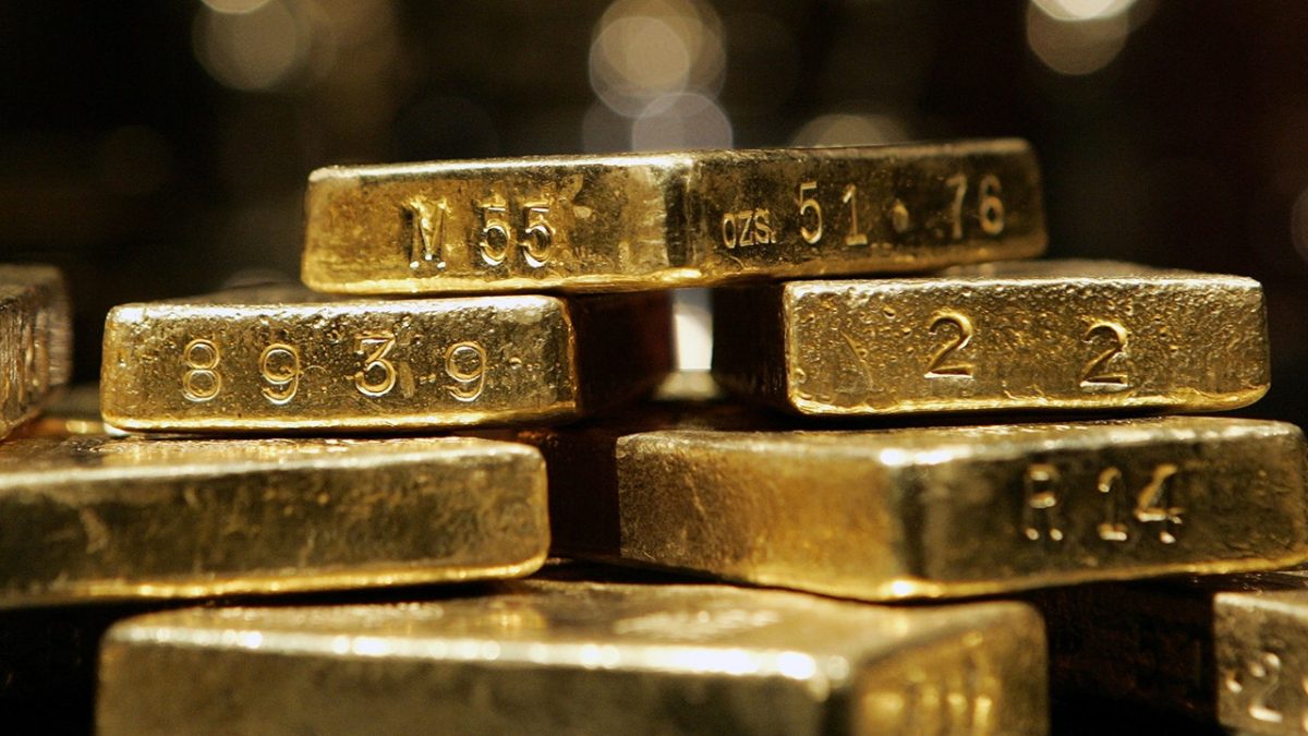 Gold rises past $1,000 in a year as investors turn to safety during market fluctuations