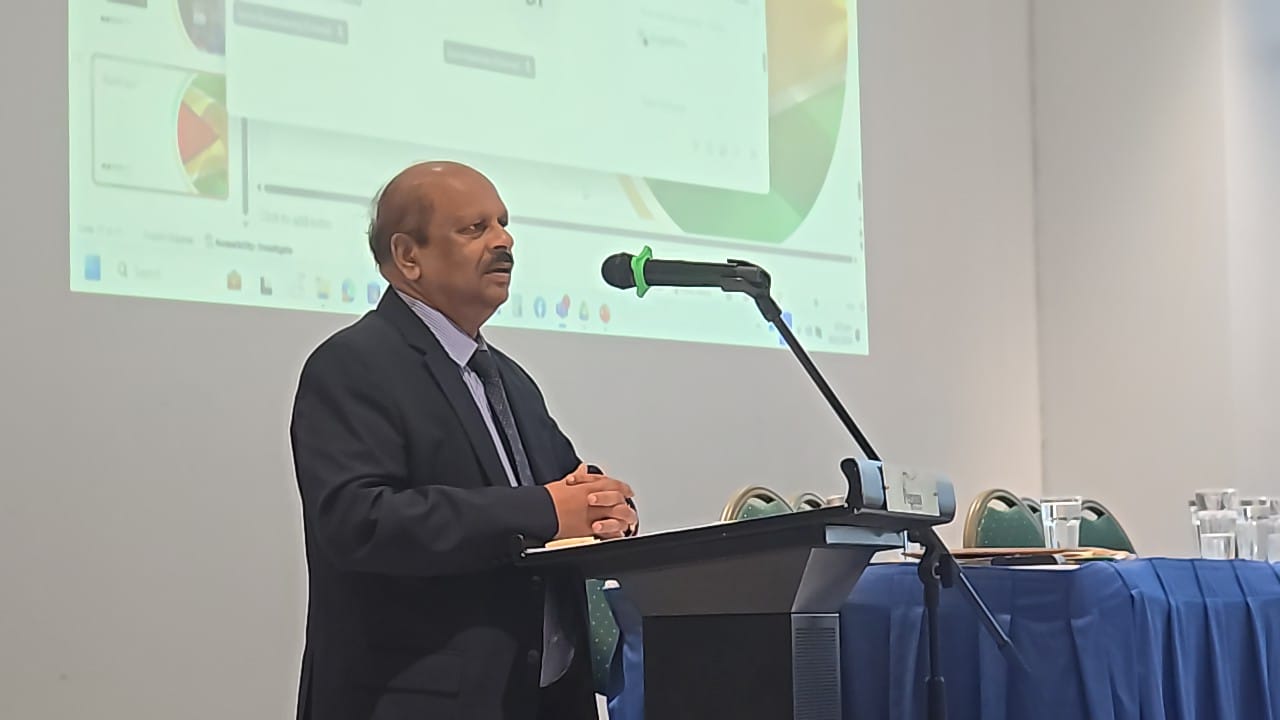 Governor of the Bank of Guyana offers guidance to Azruddin Mohamed about closed bank accounts.