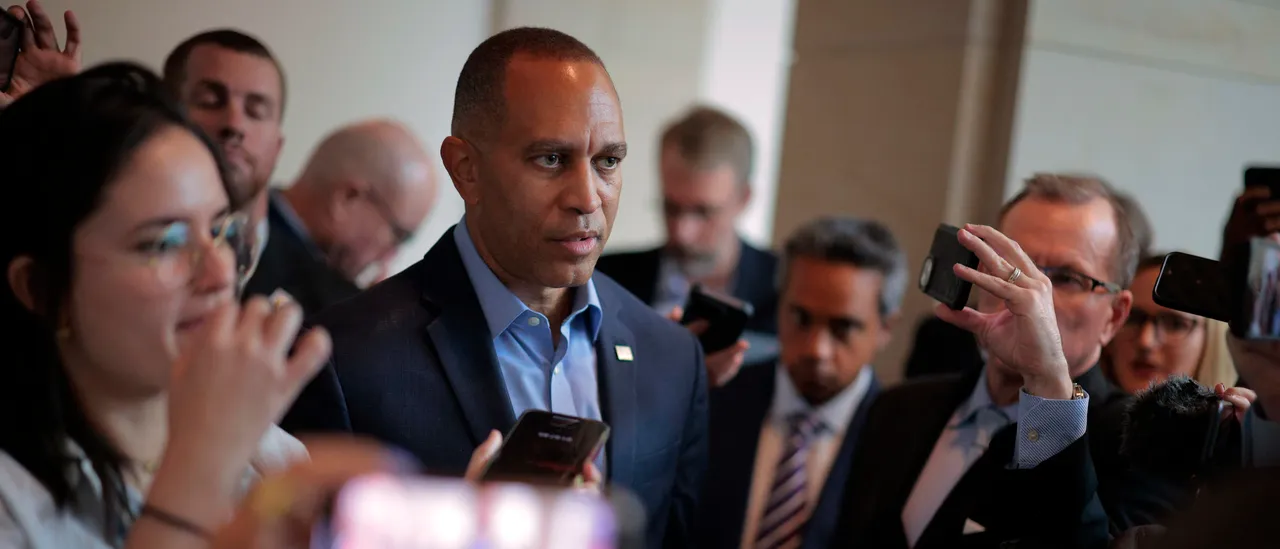 "I Visit Mosques": Jeffries Once More Avoids Mamdani Questions with Lengthy Response on Socialist Candidate