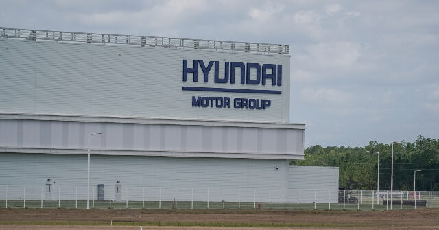 ICE Holds 300 Korean Migrants at Construction Site in Georgia