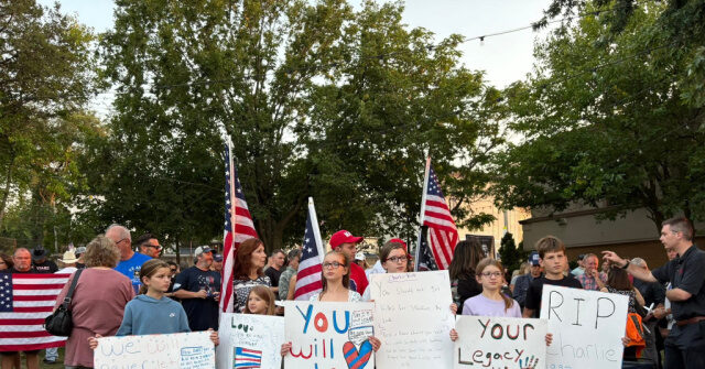 Illinois Honors Charlie Kirk at Vigils Attended by Hundreds