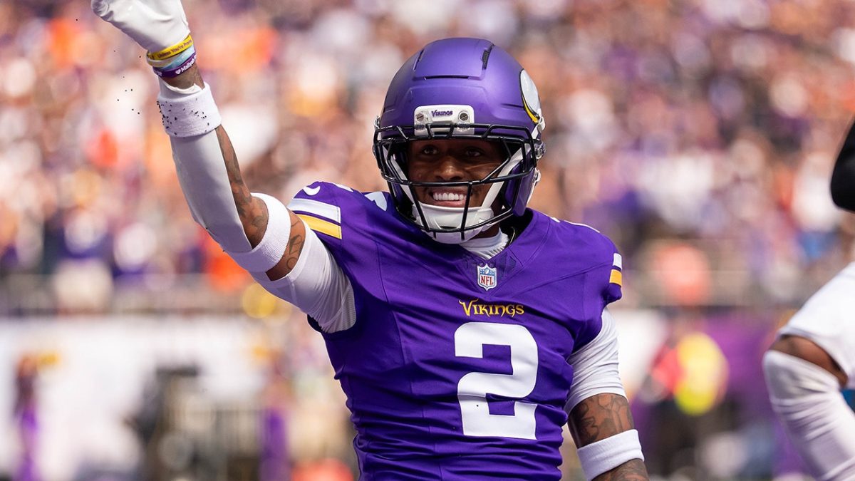 Isaiah Rodgers sets a new NFL record in the Vikings' 48-10 victory against the Bengals
