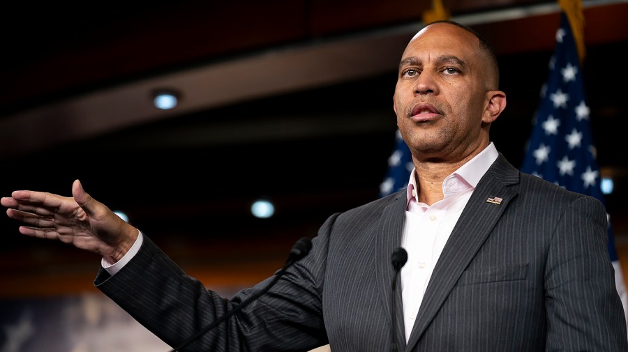Jeffries alerts Republicans that Democrats will challenge the GOP spending bill