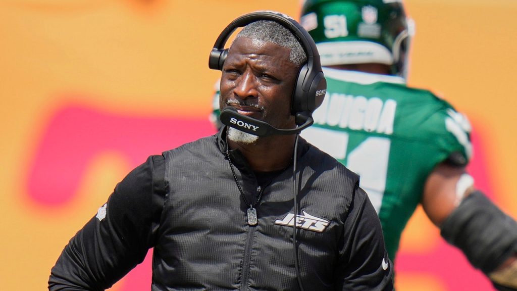 Jets coach Aaron Glenn's dance moves don’t impress radio host