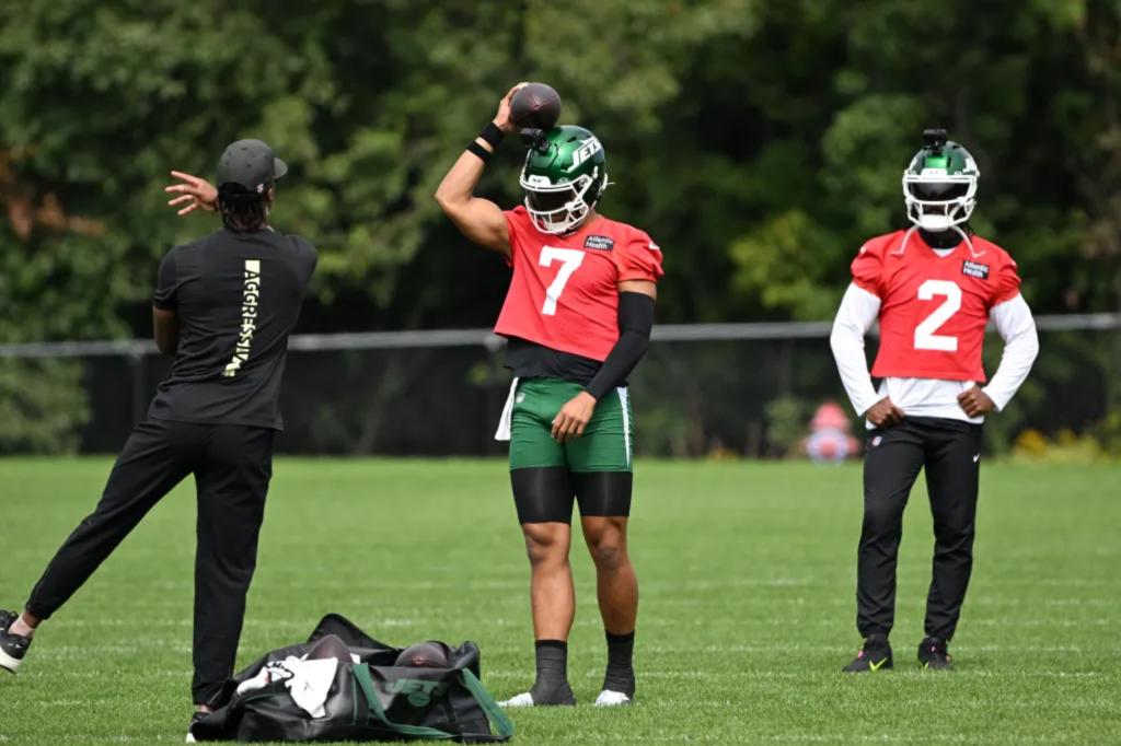 Justin Fields' condition will decide the Jets' starting quarterback for Week 4