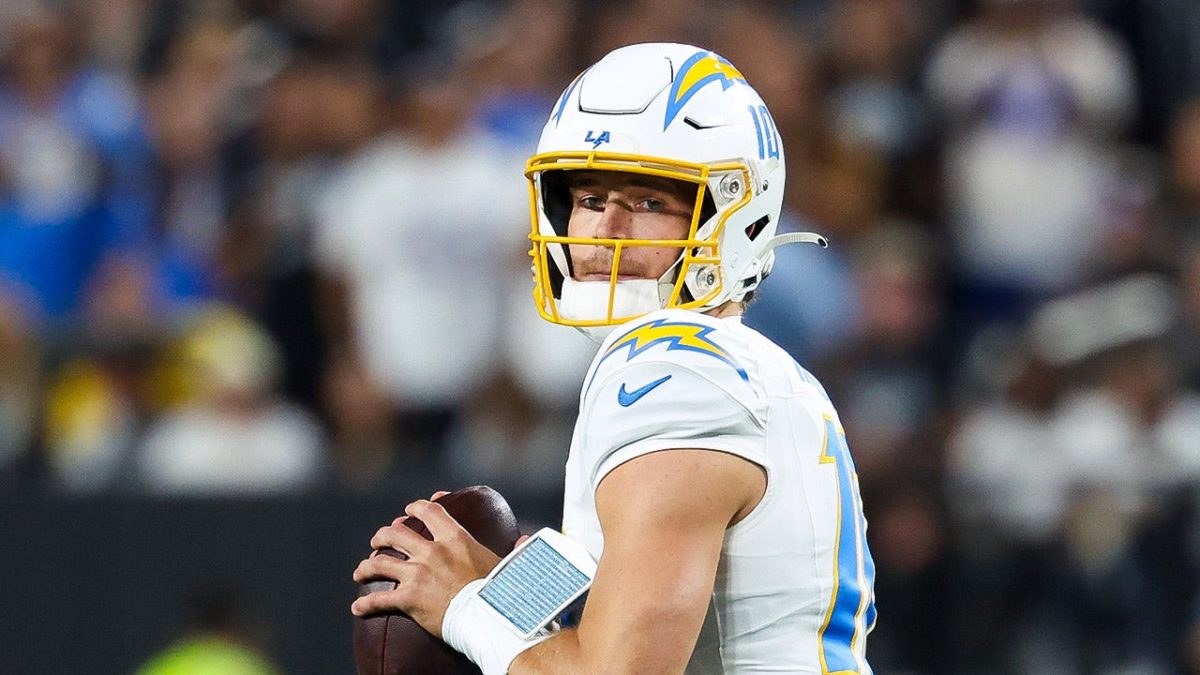 Justin Herbert guides Chargers to victory over Raiders with 2 touchdown passes